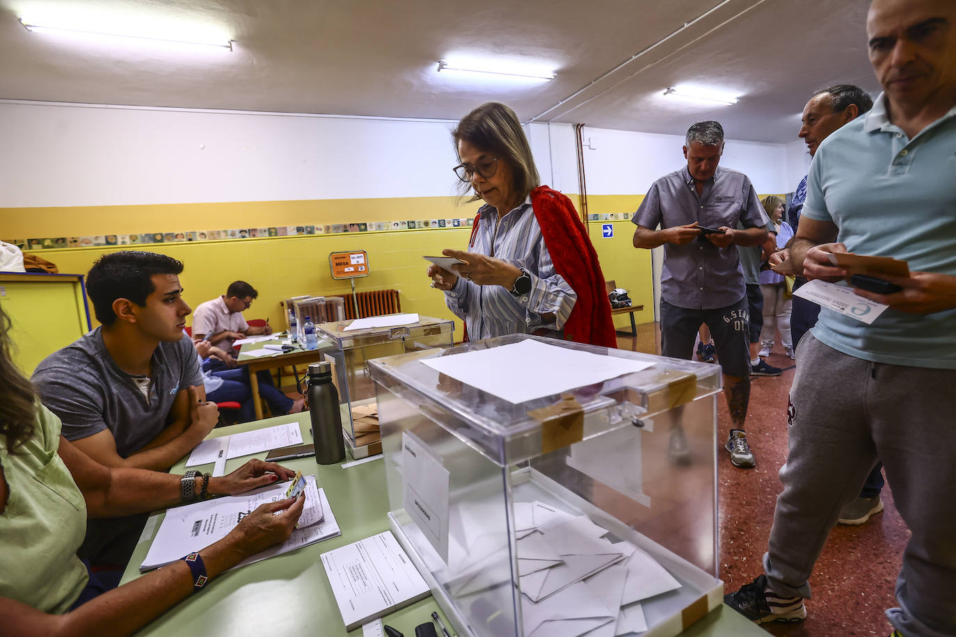 Las imágenes de la jornada electoral en Asturias