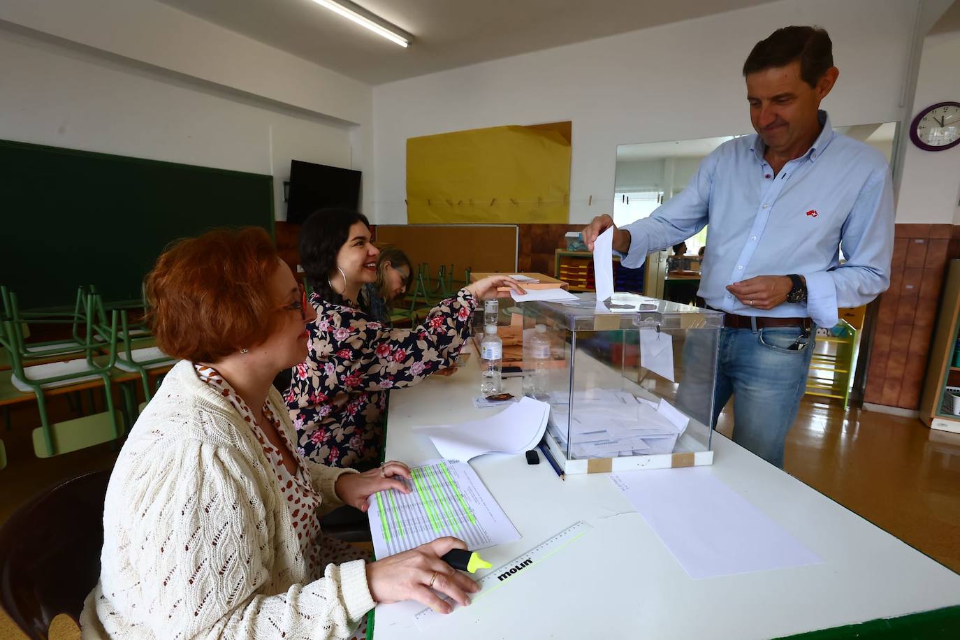 Las imágenes de la jornada electoral en Asturias