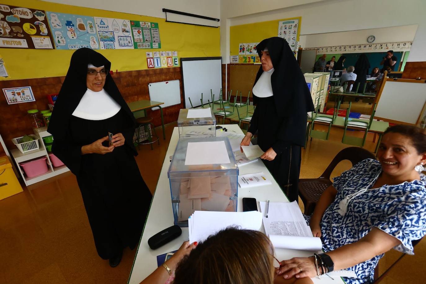 Las imágenes de la jornada electoral en Asturias