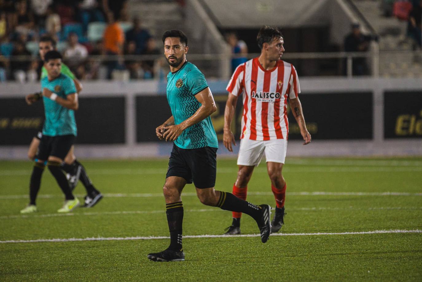 Pedro Díaz, durante una acción del encuentro de este domingo ante el Atlético La Paz, en México.