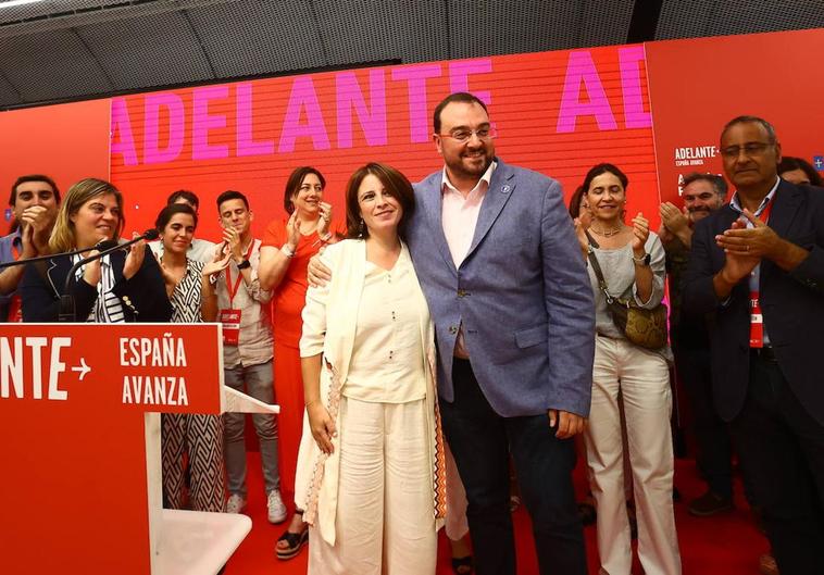 Adriana Lastra y Adrián Barbón, anoche, en la sede de la FSA.