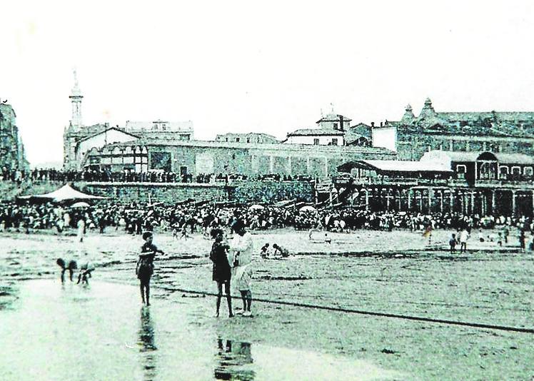 La playa de San Lorenzo, en la época de los balnearios.