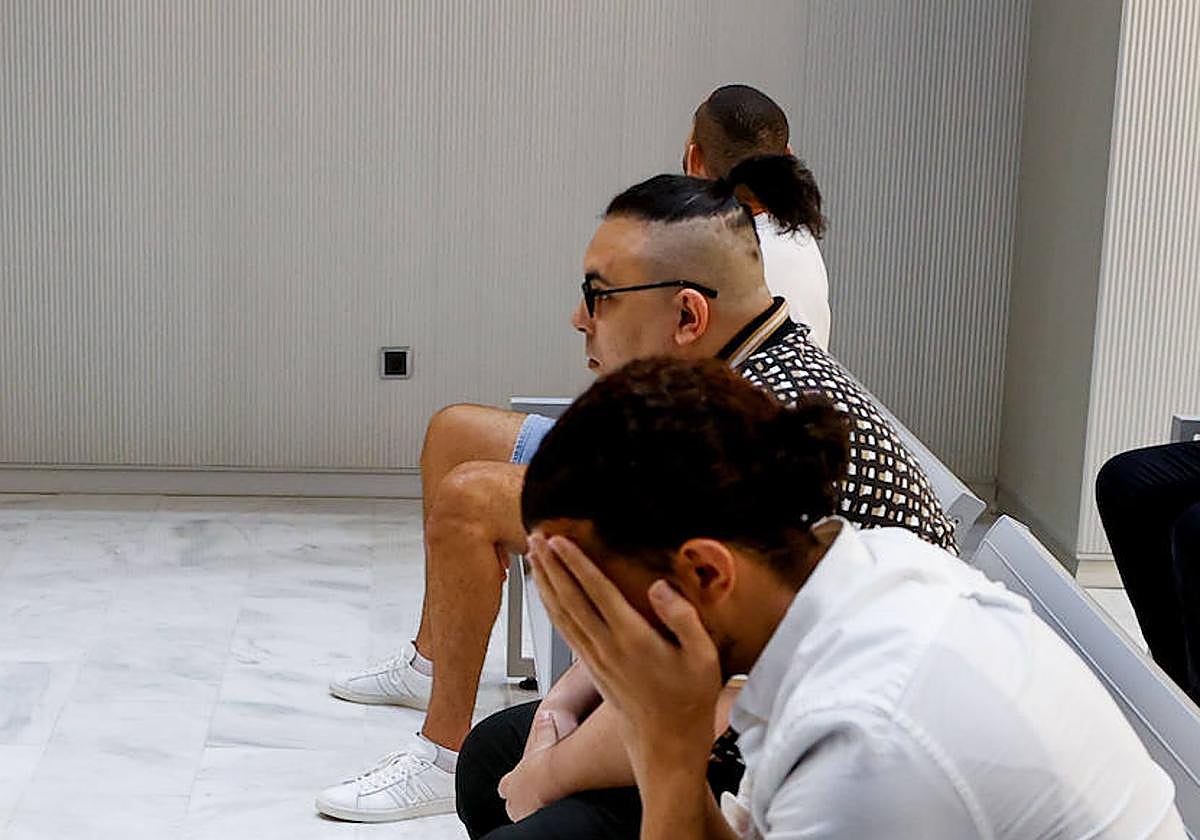Abdelmajed Abdel Bary (centro), alias L. Jinny, durante el juicio en la Audiencia Nacional.