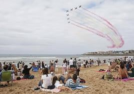 La Patrulla Aguila en el XIV Festival Aéreo de Gijón.