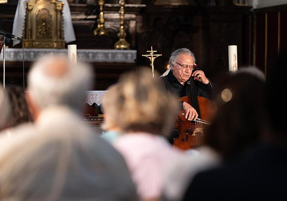 La música suena por Jimi en Soto