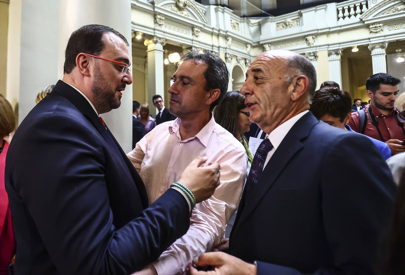 La toma de posesión de Barbón, en imágenes