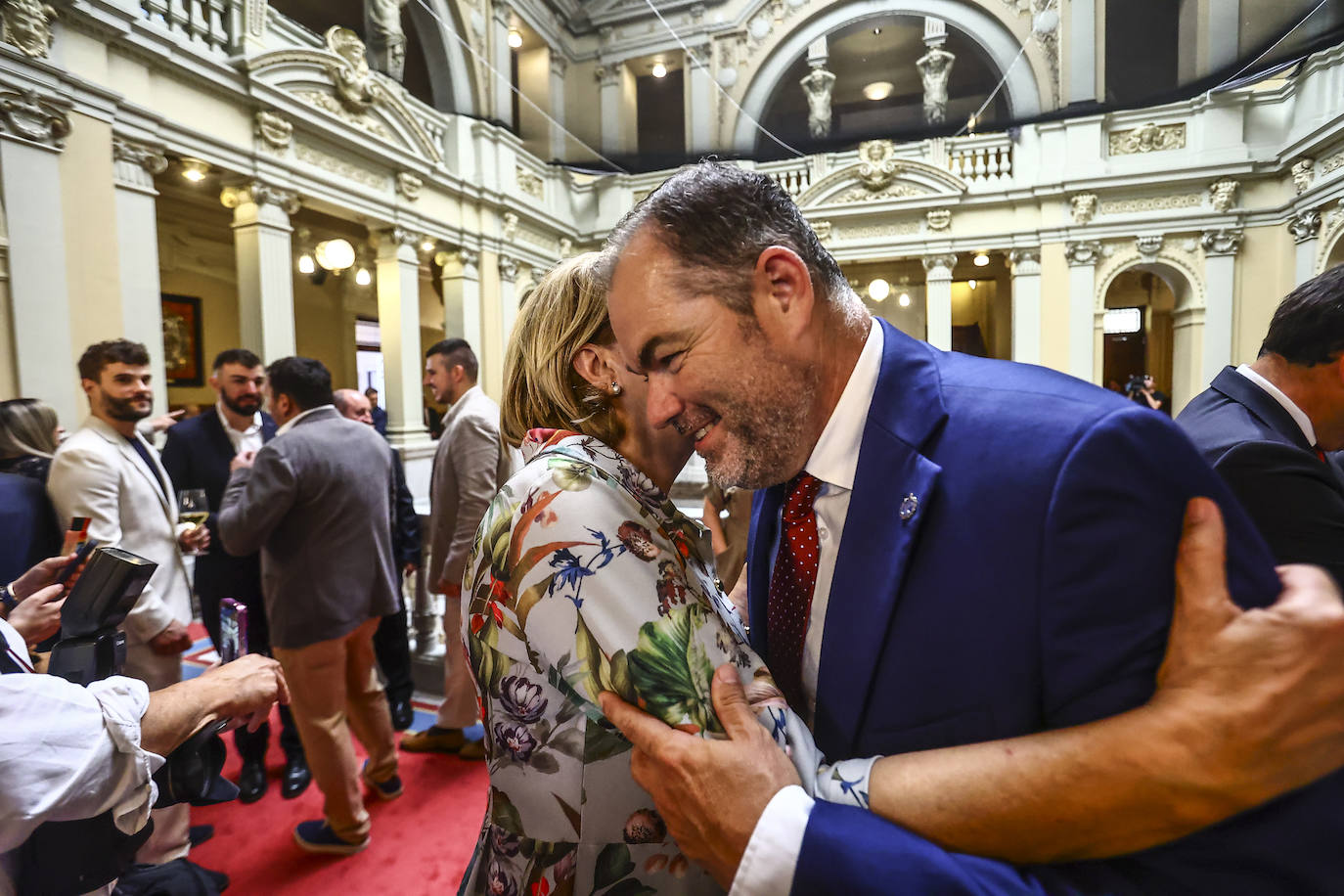 La toma de posesión de Barbón, en imágenes