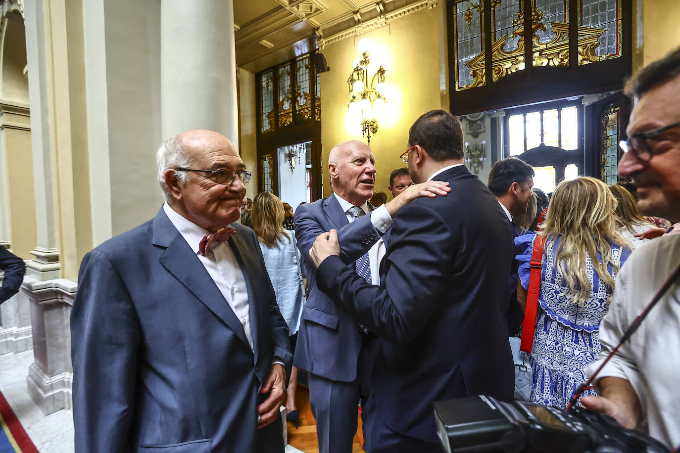 La toma de posesión de Barbón, en imágenes