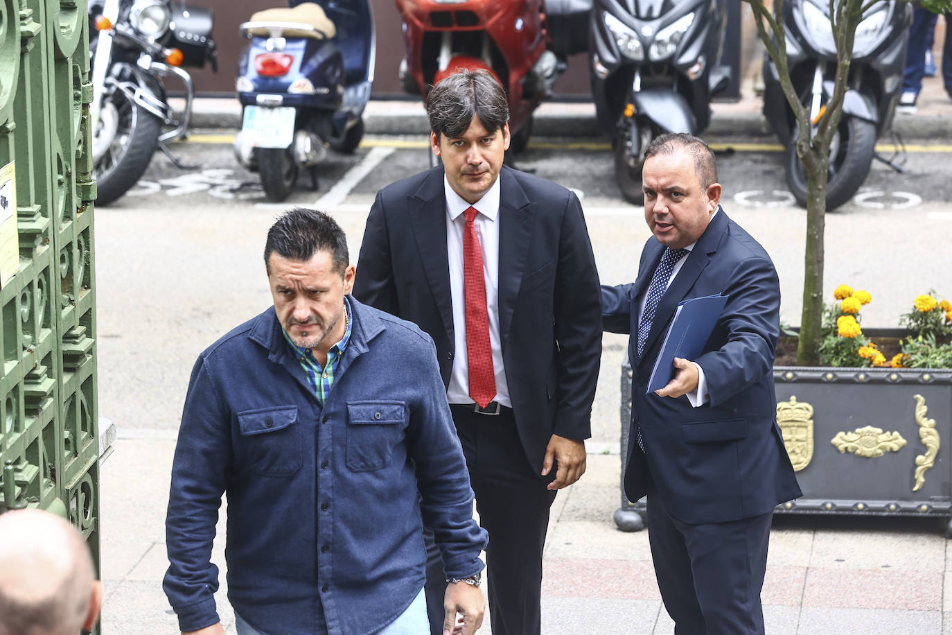 La toma de posesión de Barbón, en imágenes