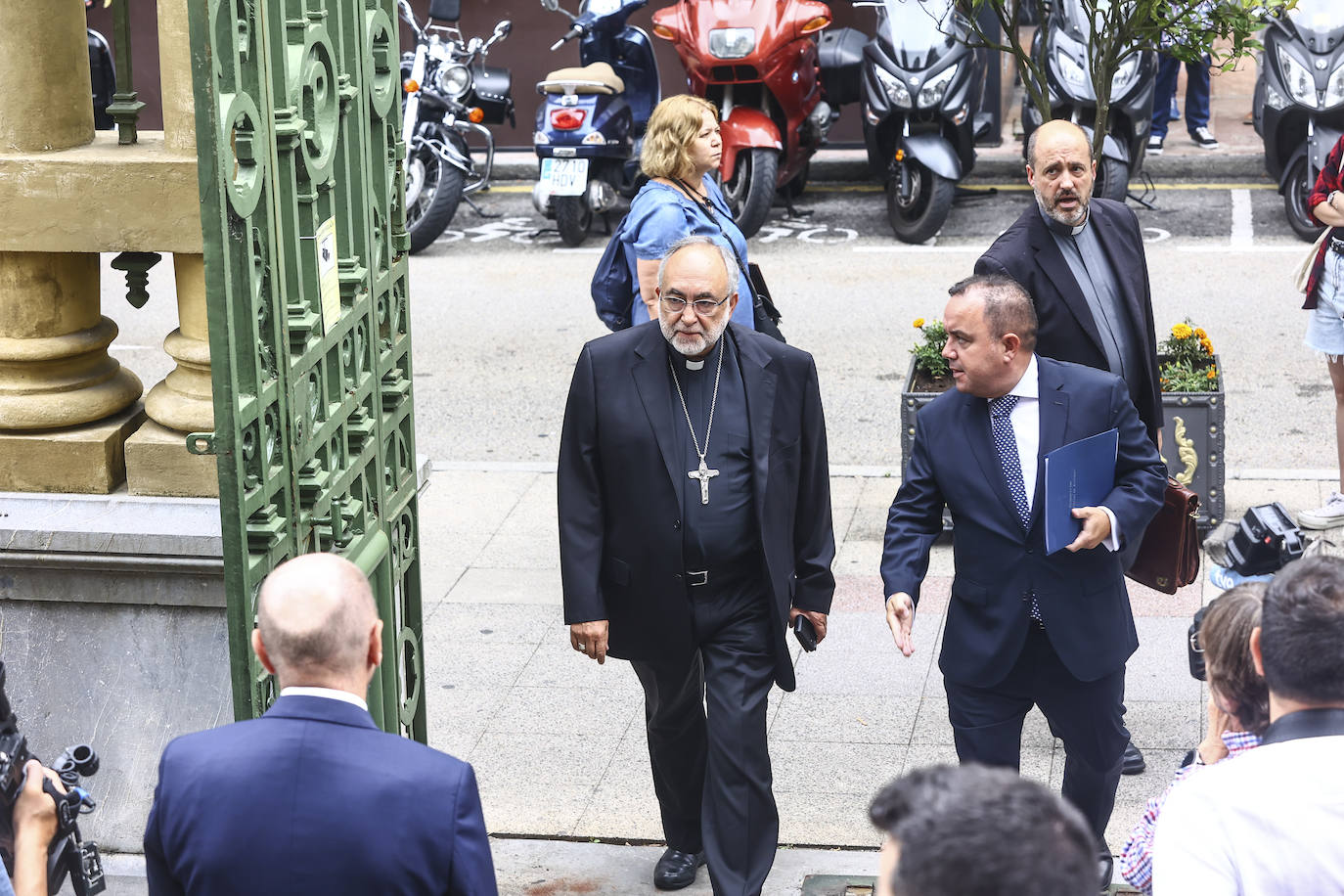 La toma de posesión de Barbón, en imágenes