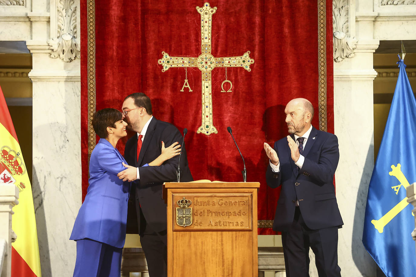 La toma de posesión de Barbón, en imágenes