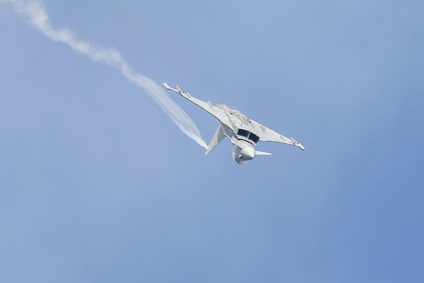 Las aeronaves del Festival Aéreo ya sobrevuelan Gijón