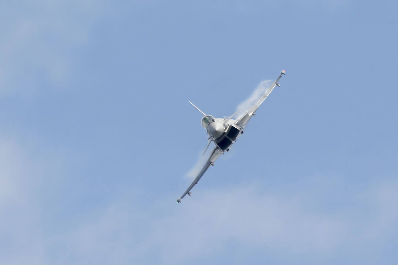 Las aeronaves del Festival Aéreo ya sobrevuelan Gijón