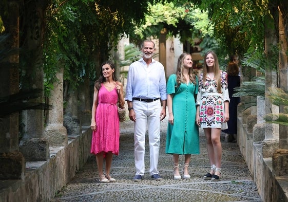 Doña Letizia, el Rey Felipe, la Princesa Leonor y la infanta Sofía.