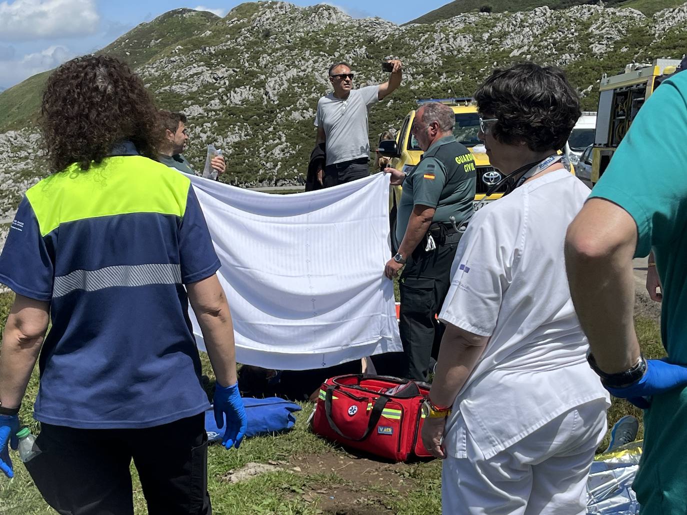 Un autobús con 49 personas se despeña al subir a los Lagos de Covadonga