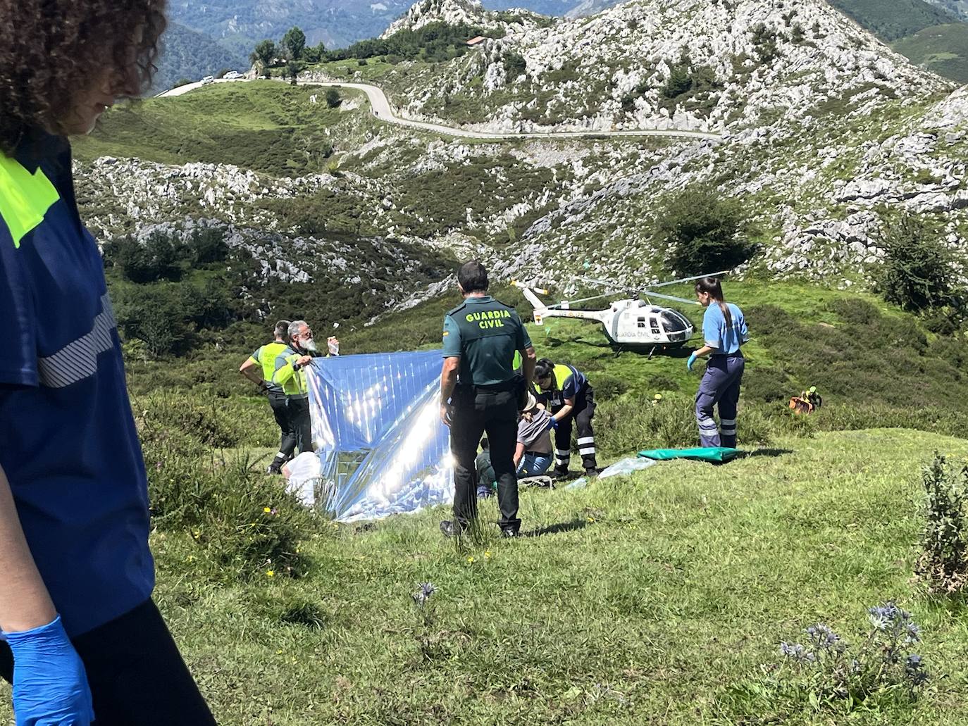 Un autobús con 49 personas se despeña al subir a los Lagos de Covadonga