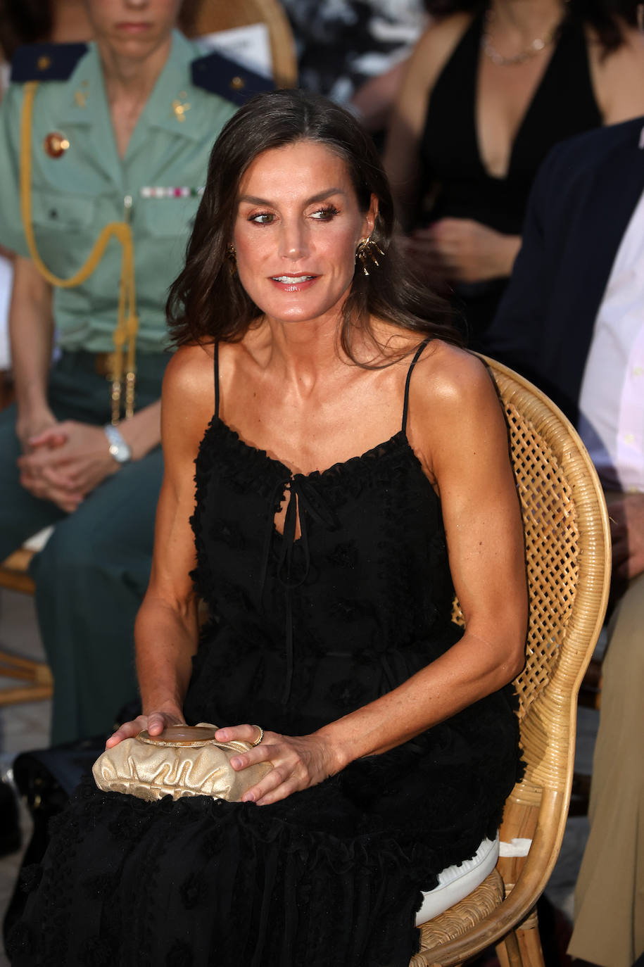 La reina Letizia sorprende con un vestido negro en el festival de cine Atlàntida de Palma de Mallorca