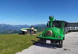 El tren turístico que recorrerá en diferentes rutas el concejo de Aller.