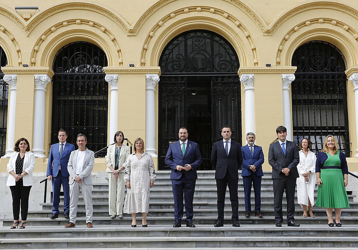 Barbón pide a sus consejeros «humildad y audacia» para devolver a Asturias «lo que os ha dado»