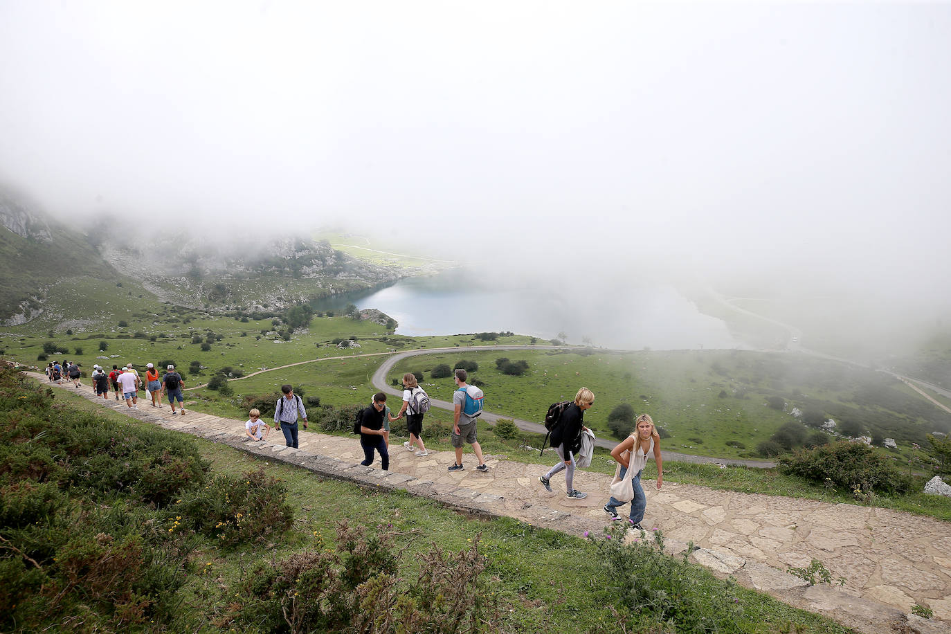 Los turistas vuelven a los Lagos de Covadonga