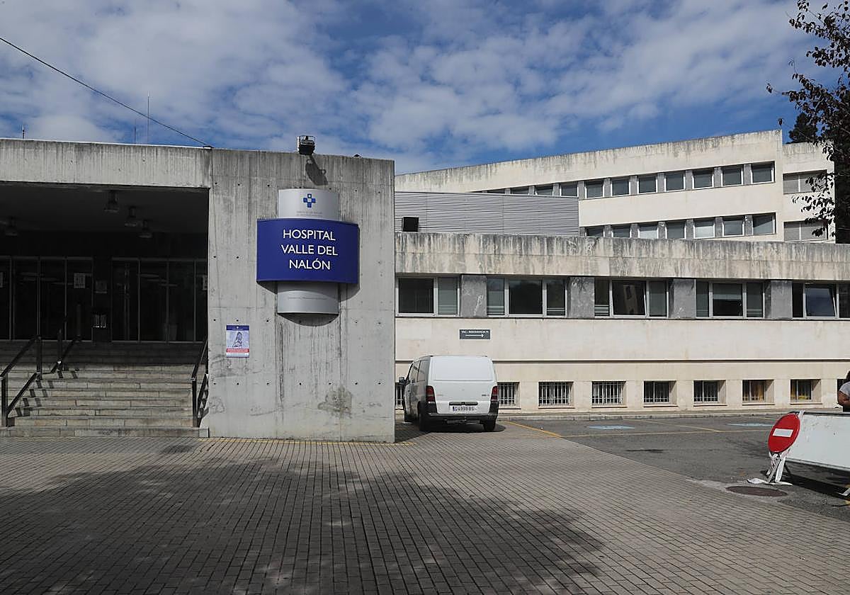 El Hospital Valle del Nalón ha acogido la reunión de urgencia celebrada este martes.
