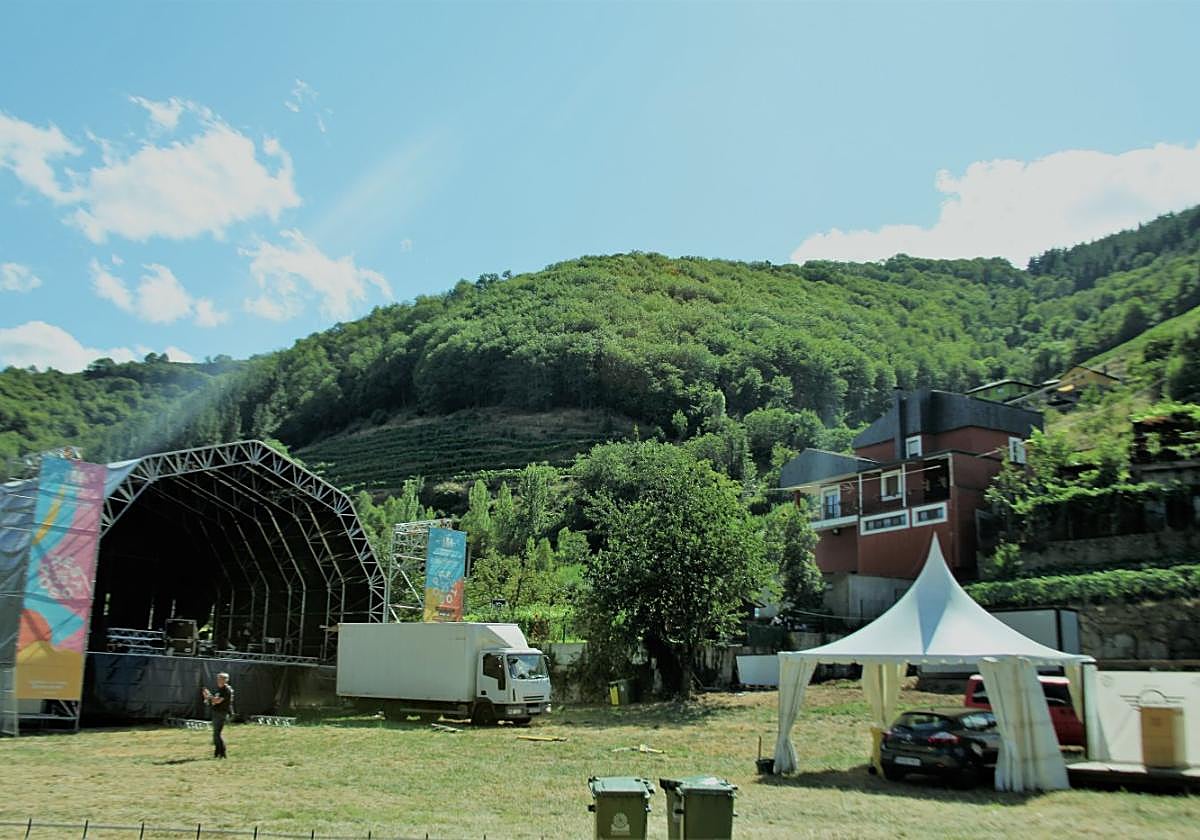 El nuevo recinto del Prestoso Fest, en las Barzaniellas, unas horas antes de comenzar su sexta edición.