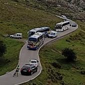 El Principado decreta el cierre total de la carretera a los Lagos para coches y autocaravanas