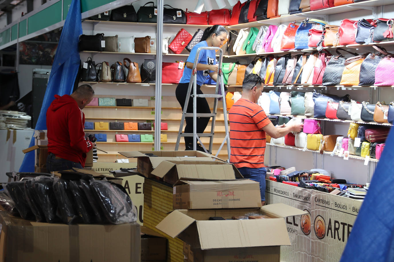 Últimos preparativos para iniciar la Feria de Muestras