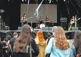 Viuda fueron las encargadas de abrir el festival en Cangas del Narcea.