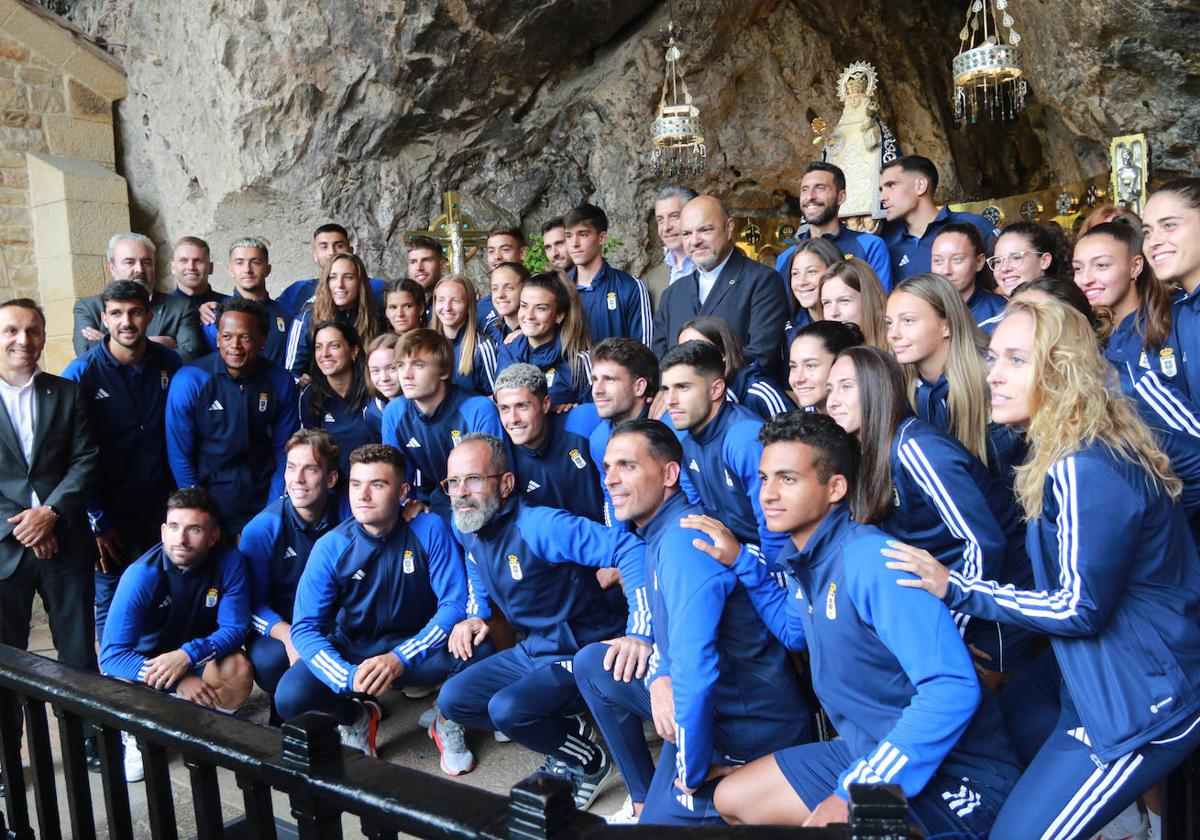 El Real Oviedo y su ofrenda a Covadonga