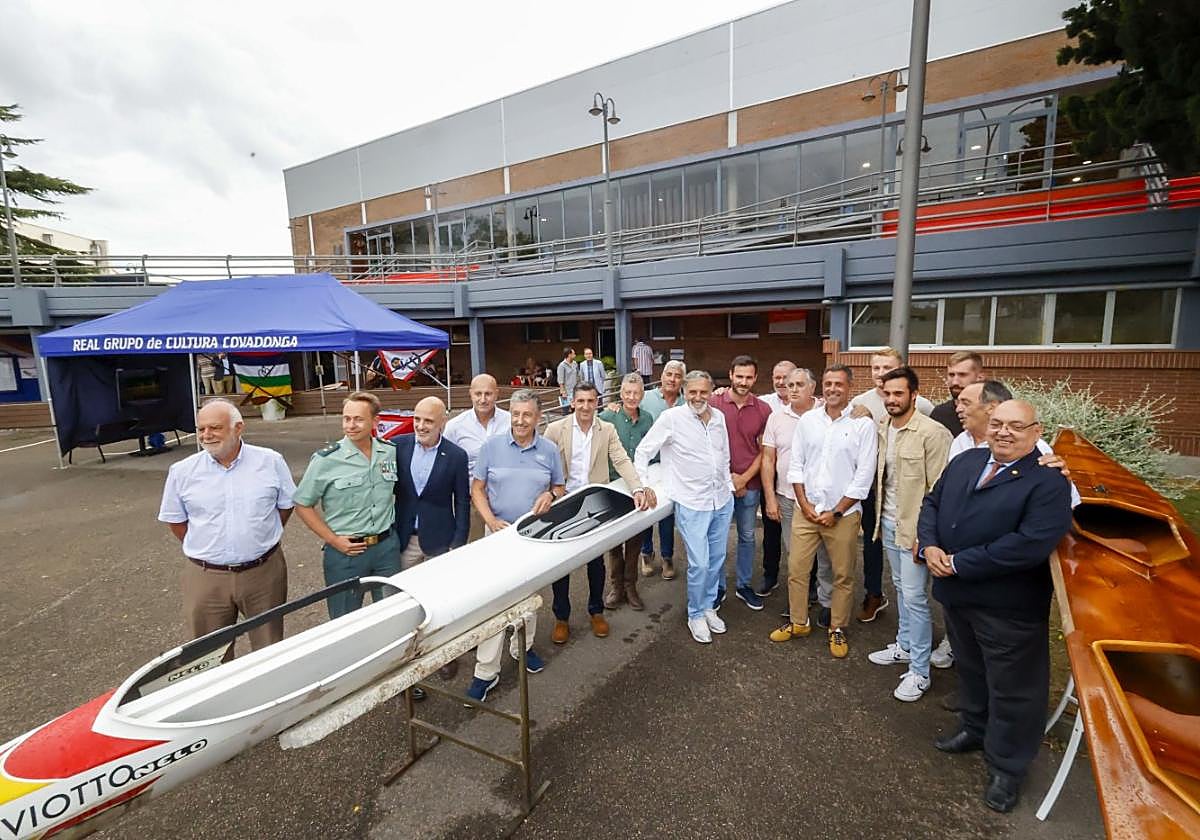 El K-4 que aspira al oro en París no faltó a la cita para acompañar al cuarteto que consiguó hace 47 años la plata olímpica en Montreal. En el Grupo se exhibieron las embarcaciones de ambos conjuntos durante la entrega de premios.