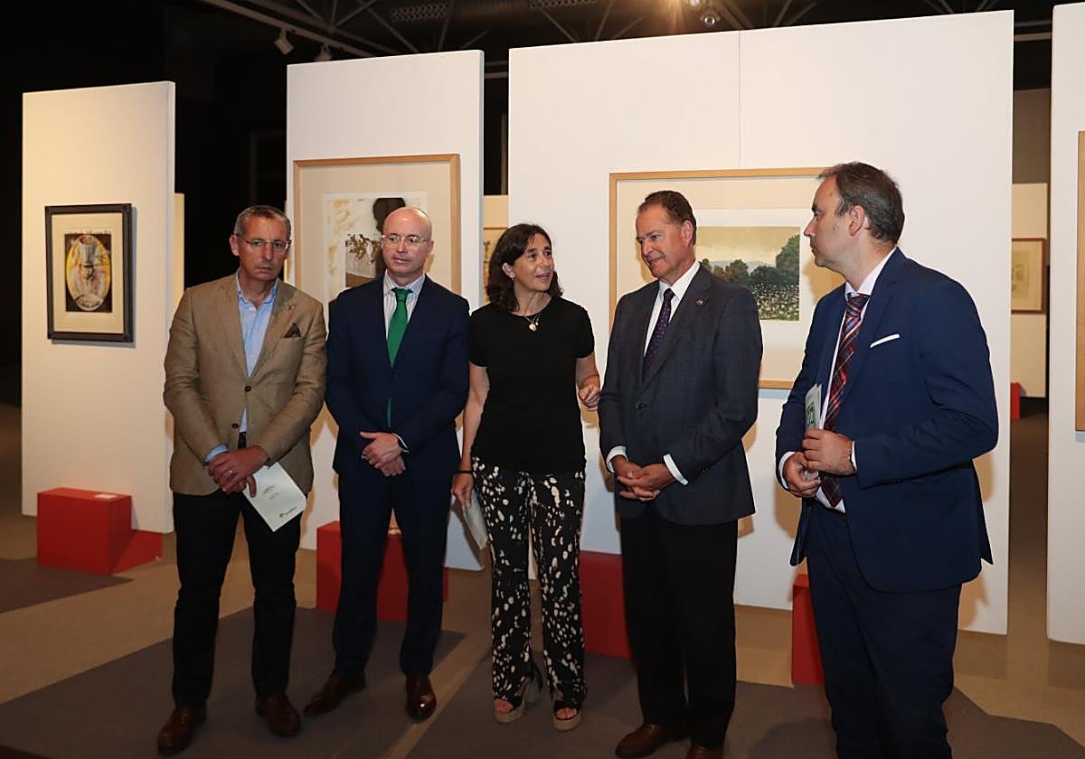 'Arte Gráfico de Autor I'. De izquierda a derecha: Pedro Ferrer, vicepresidente primero de la Cámara de Comercio de Gijón; José Marcos Fernández, director territorial de Unicaja Empresas Zona Norte; Ana Echenique, directora de Gabinete de Unicaja; Félix Baragaño, presidente de la Cámara de Comercio de Gijón, y José Fernández Madera, director Agentes Norte Unicaja.