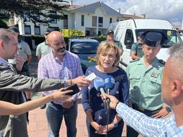 Delia Losa atiende a los medios la presentación del plan de seguridad para el Descenso del Sella.