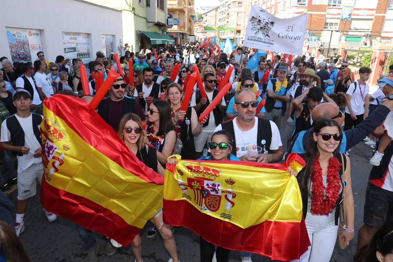 La folixa rebosa por las calles de Arriondas