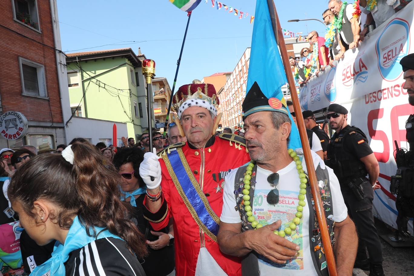 La folixa rebosa por las calles de Arriondas