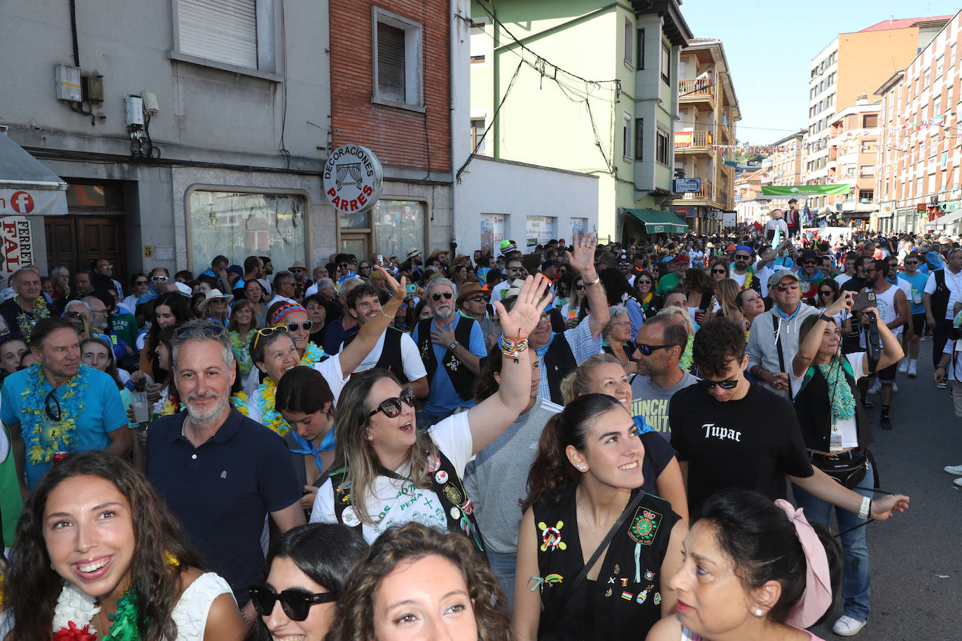 La folixa rebosa por las calles de Arriondas