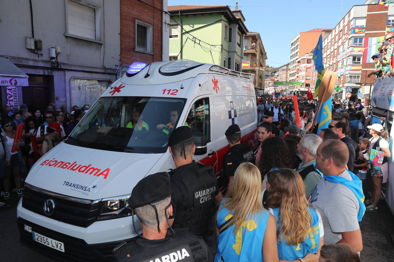 La folixa rebosa por las calles de Arriondas