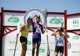 Walter Bouzán, entre Javi López y Quico Vega.