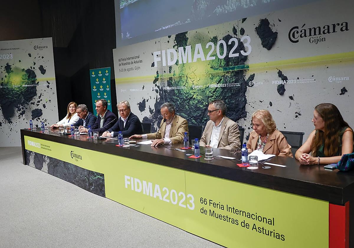 Begoña López, Manuel de Barros, Olmo Ron, Álvaro Alonso, Andrés Menéndez, Gilberto Villoria, María Antonia Fernández Felgueroso y Pilar Riesgo.