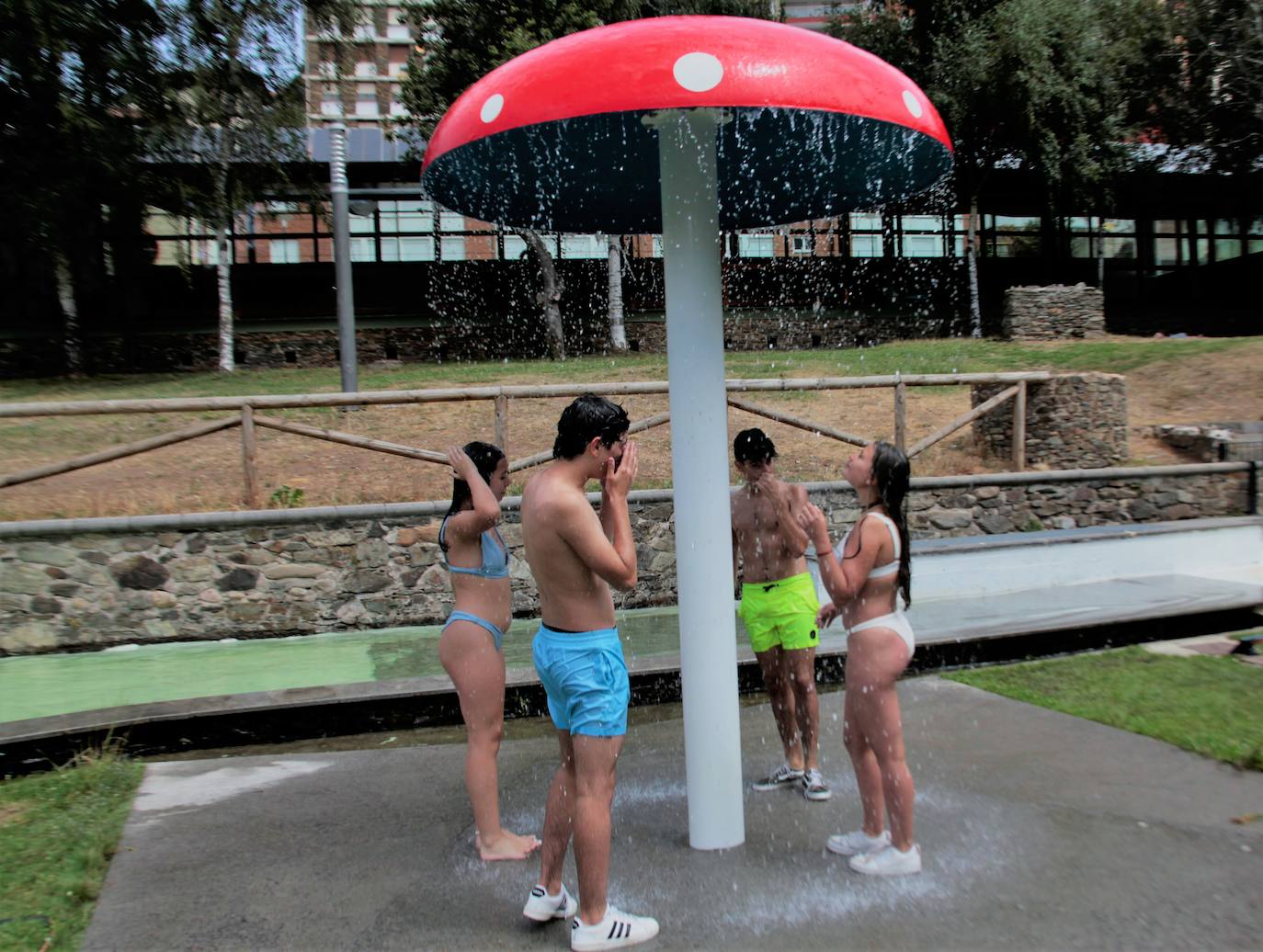 Así se refresca Asturias en plena ola de calor