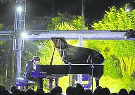 Un concierto en el Botánico, en una edición anterior del Festival Internacional de Piano de Gijón. pañeda