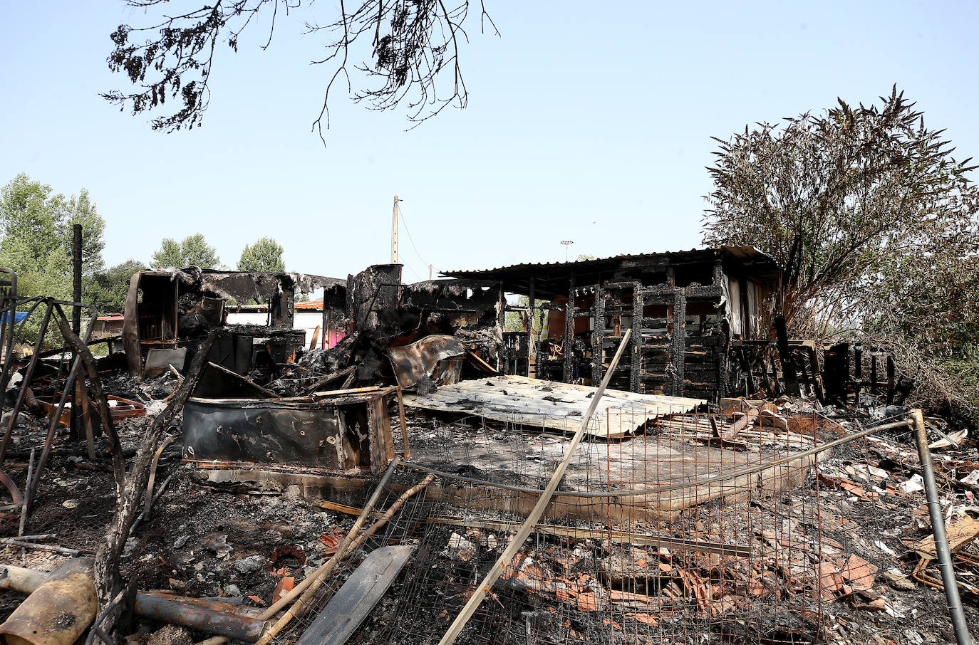 Así amaneció el poblado de Llanera tras el incendio