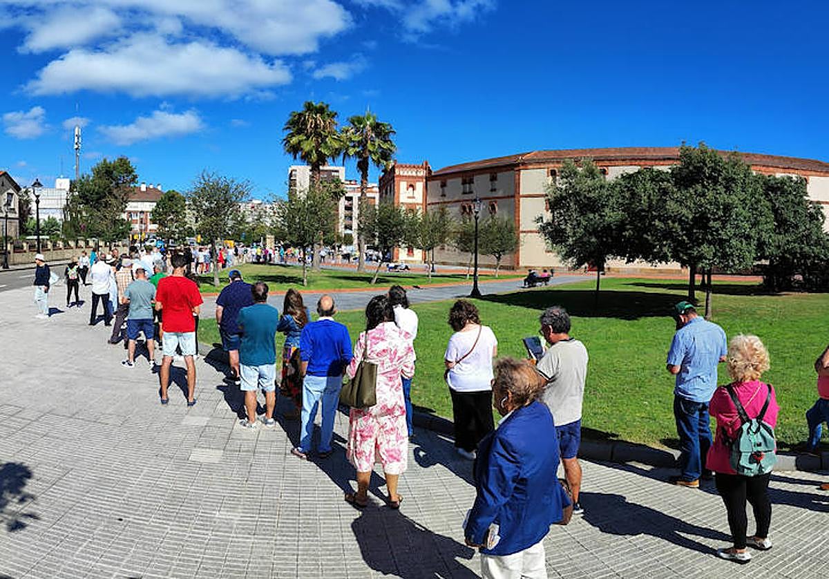 Colas en El Bibio para adquirir las entradas el pasado lunes.