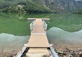 Uno de los embarcaderos habilitado en el embalse de Tanes, en Caso.