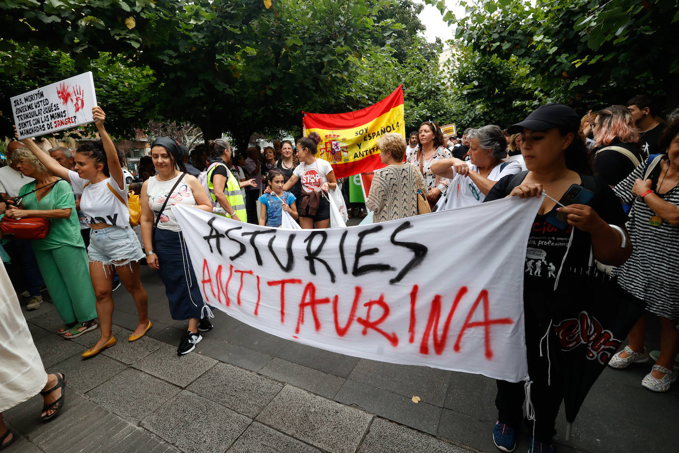 Así ha sido la protesta antitaurina por la Feria de Begoña