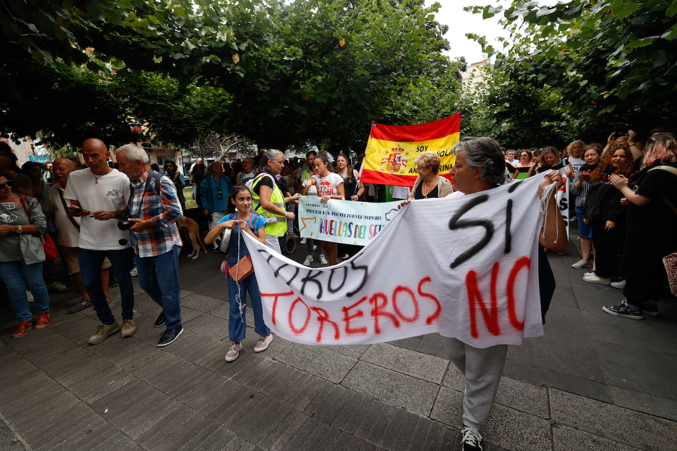 Así ha sido la protesta antitaurina por la Feria de Begoña