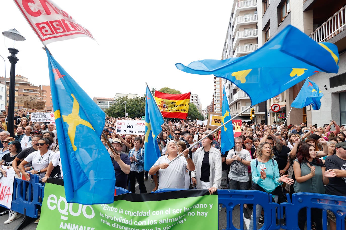 Así ha sido la protesta antitaurina por la Feria de Begoña