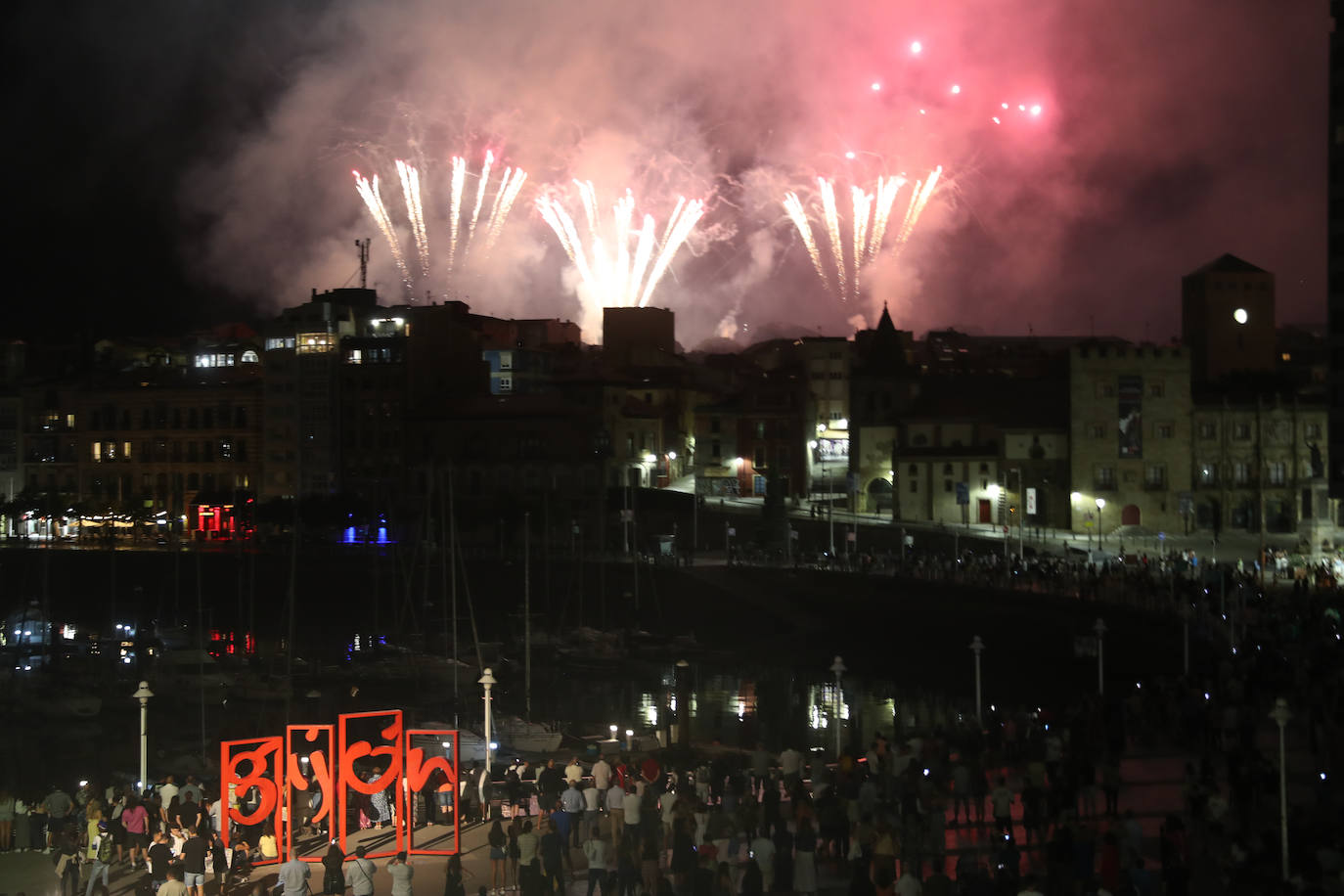 Los impresionantes Fuegos de Gijón