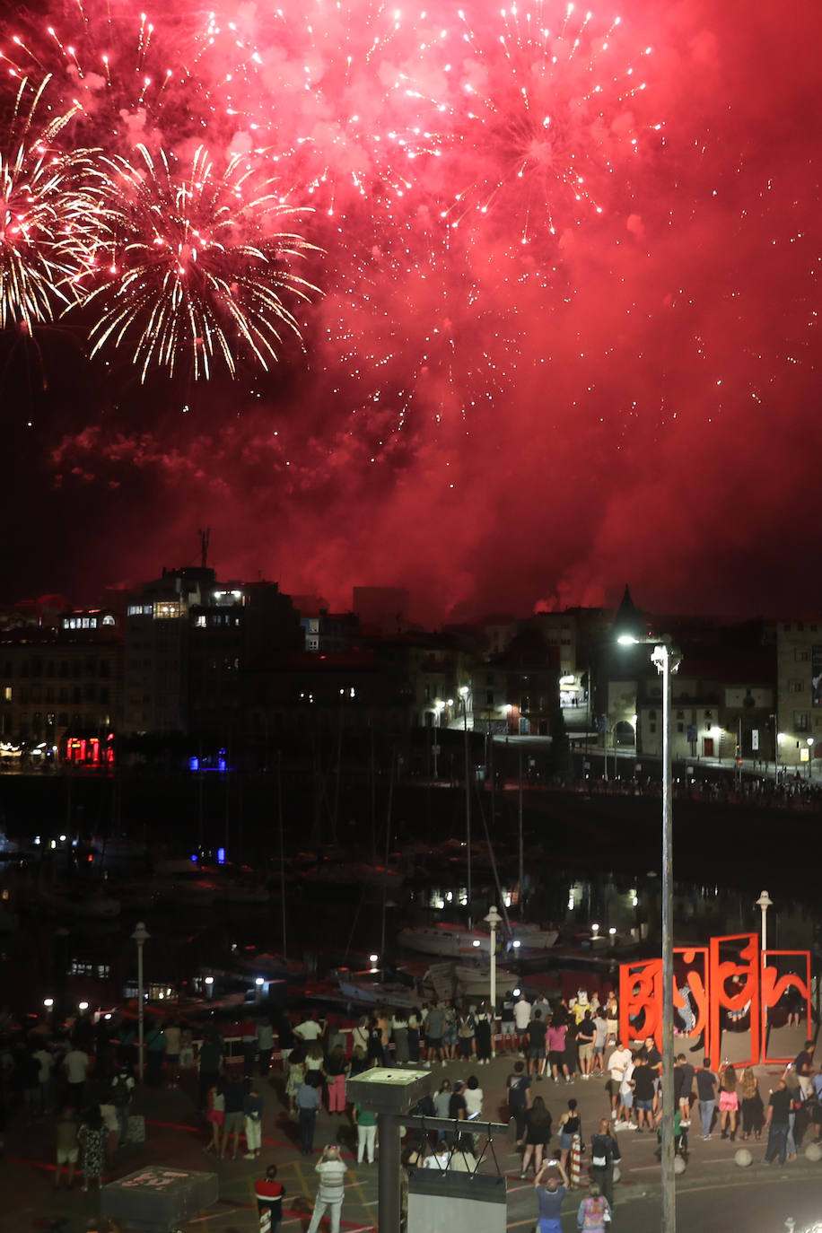 Los impresionantes Fuegos de Gijón