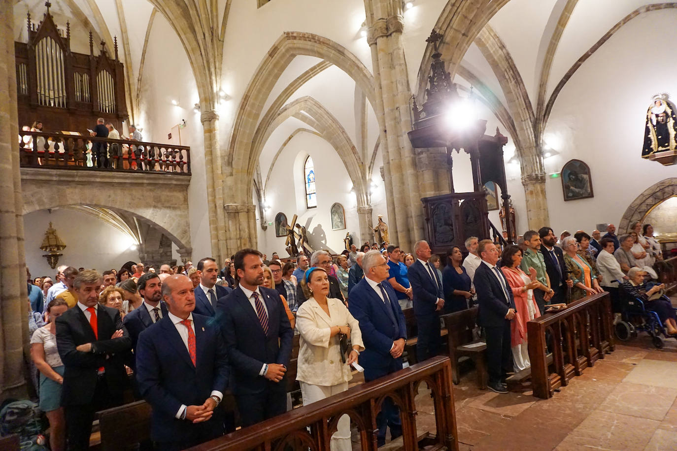Llanes se engalana para honrar a su patrona